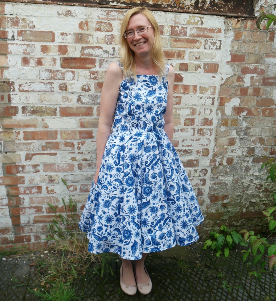 Vintage Style Sundress Without a Pattern - Tea and a Sewing Machine